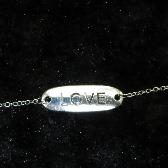 🦋Brand NEW! Silver LOVE Bracelet - Picture 2 of 4